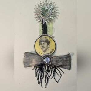 Wendy Gell pop art ribbon medallion The Beatles I Love Ringo.